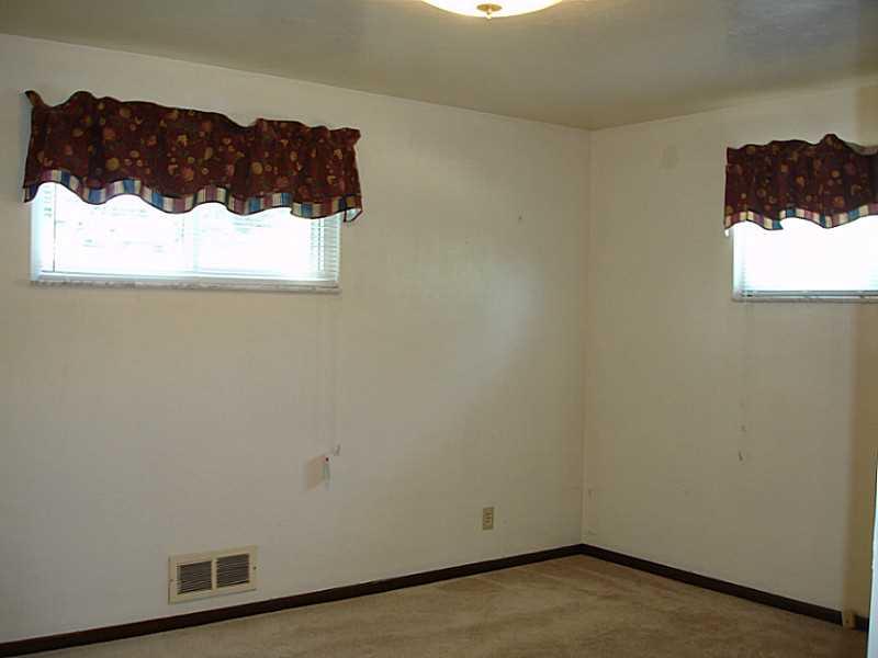 18 Porters Hollow Road Coraopolis, PA 15108 - Photo 8 of 15 Master Bedroom.