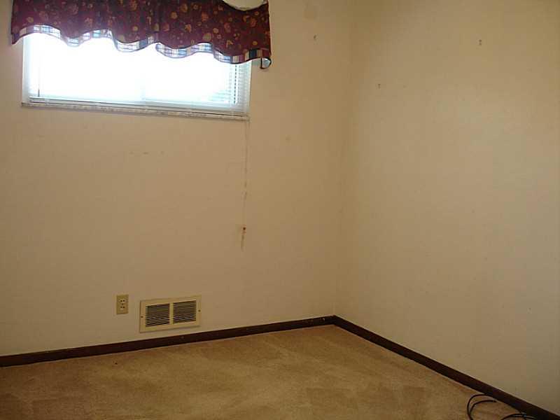 18 Porters Hollow Road Coraopolis, PA 15108 - Photo 10 of 15 Bedroom.