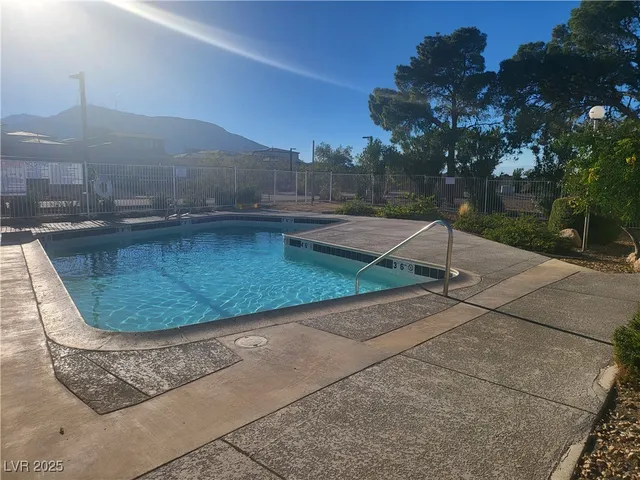 $1,300 | 261 East Van Wagenen Street, Henderson, NV 89015