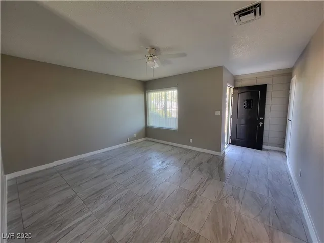 $1,300 | 261 East Van Wagenen Street, Henderson, NV 89015