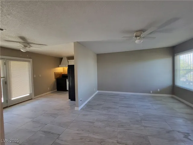 $1,300 | 261 East Van Wagenen Street, Henderson, NV 89015