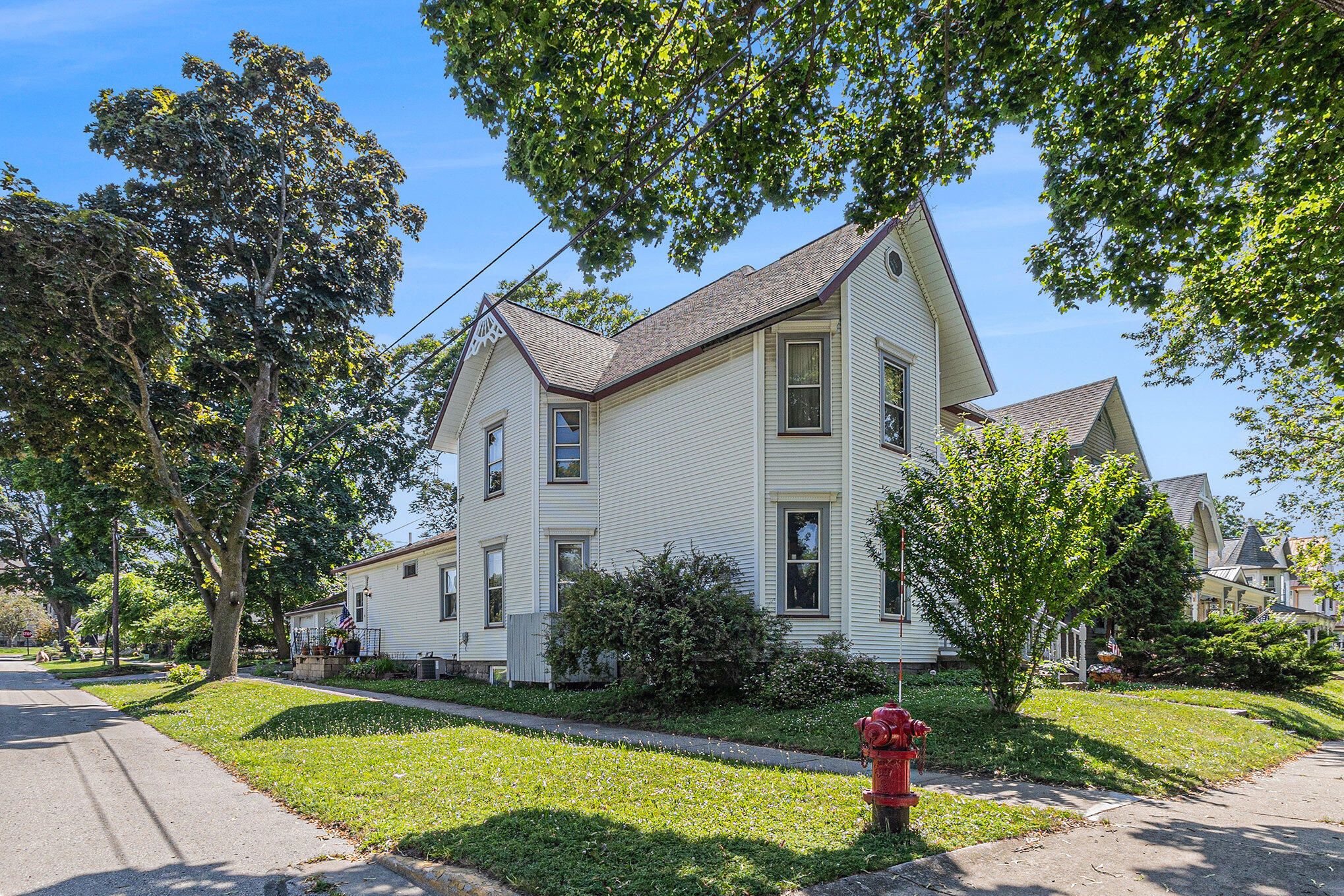 449 4th Street Manistee, MI 49660 - Photo 3 of 48 003__42a9979_537