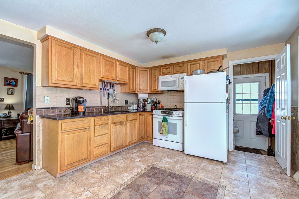 2 Natick Street Nashua, NH 03063 - Photo 8 of 29 Gallery Image 8