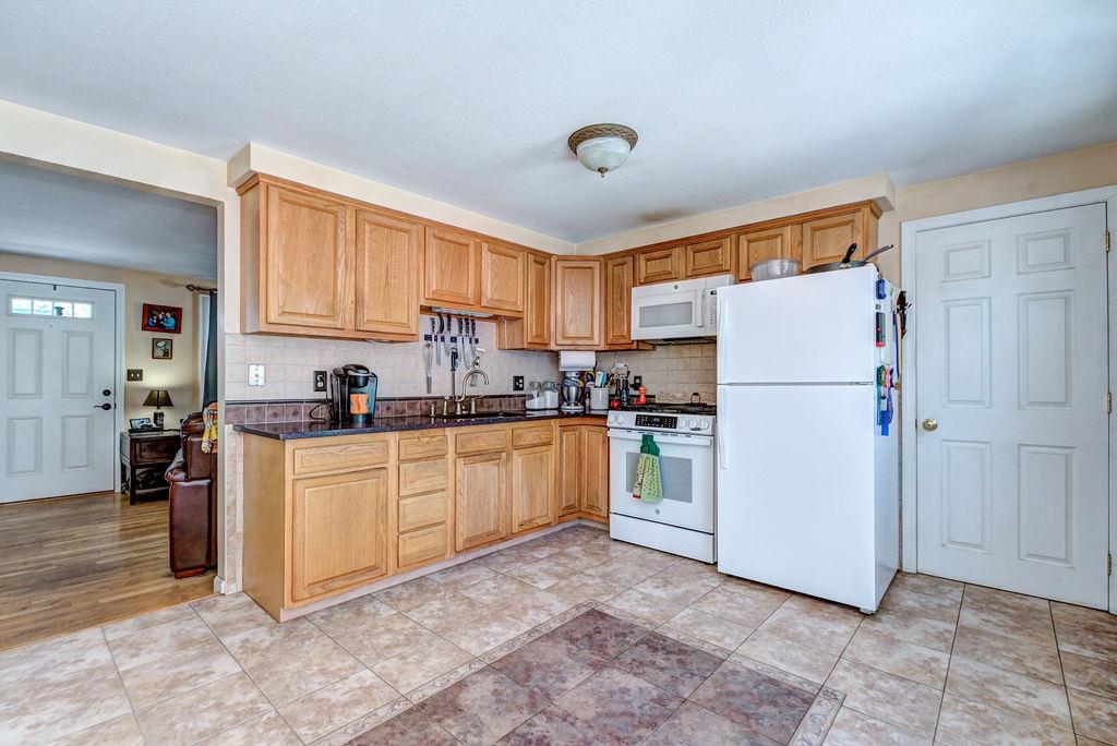 2 Natick Street Nashua, NH 03063 - Photo 9 of 29 Gallery Image 9