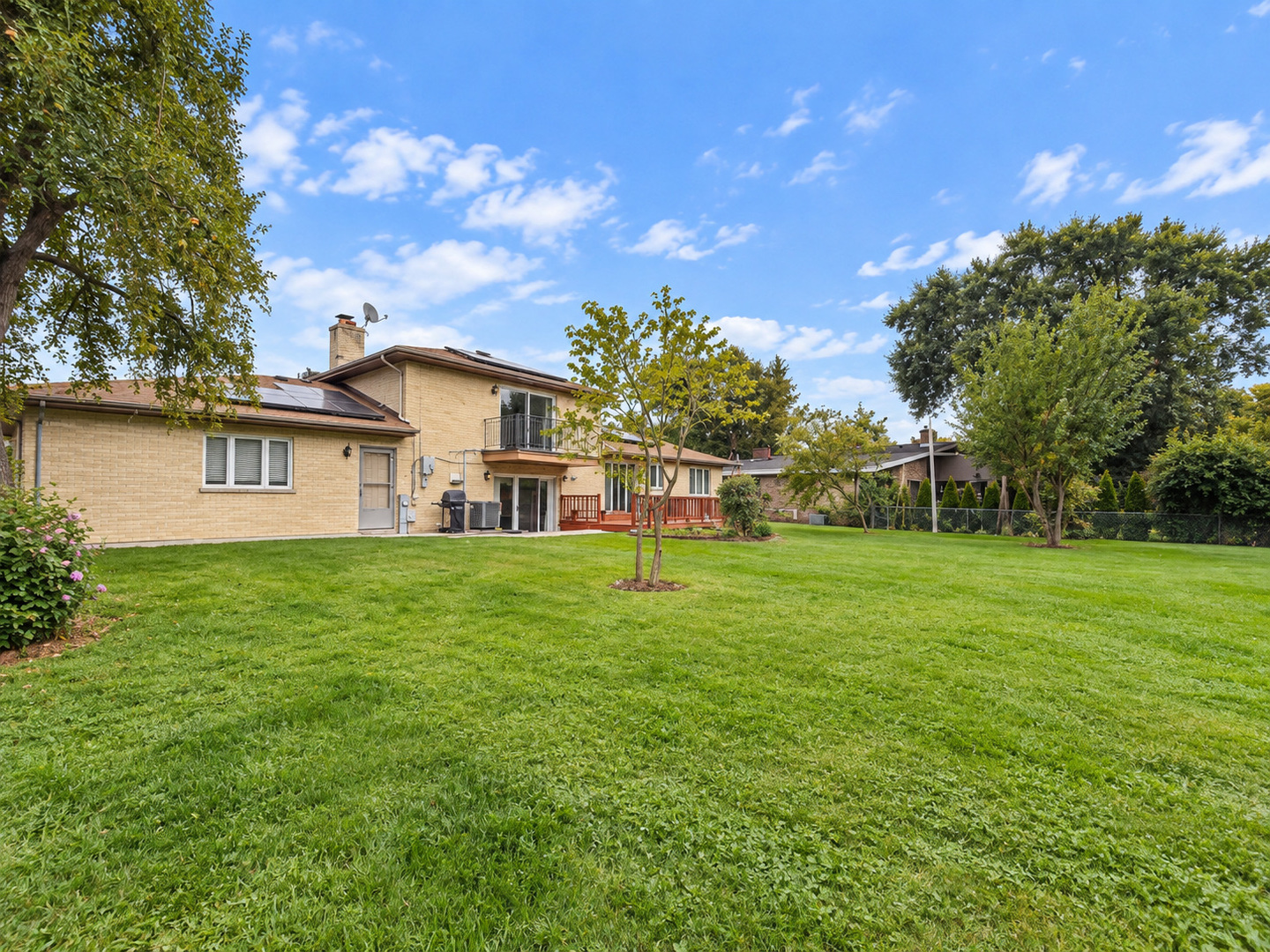 1428 Roslyn Road Schaumburg, IL 60193 - Photo 49 of 56 Gallery Image 49