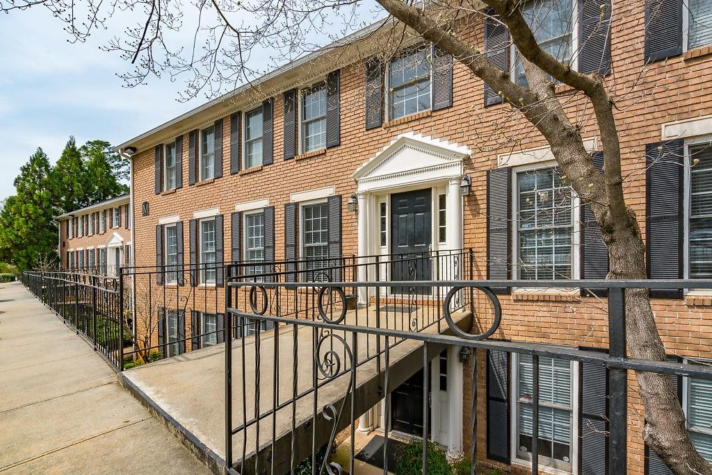 Welcome home to this great 2 bedroom 2 full bath condo with 1,050 sq. ft. Unit M3 is the middle unit through the door and to your left.