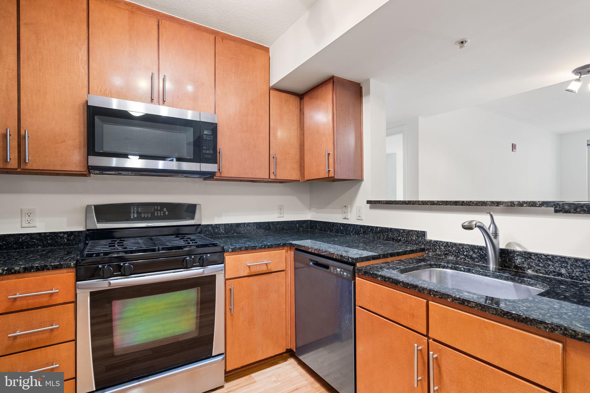 915 E Street Northwest, Unit 505 Washington, DC 20004 - Photo 3 of 25