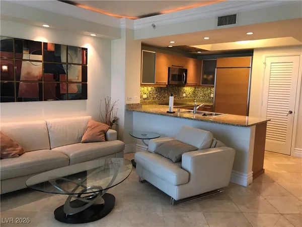 $2,100 | 322 Karen Avenue, Unit 1705, Las Vegas, NV 89109