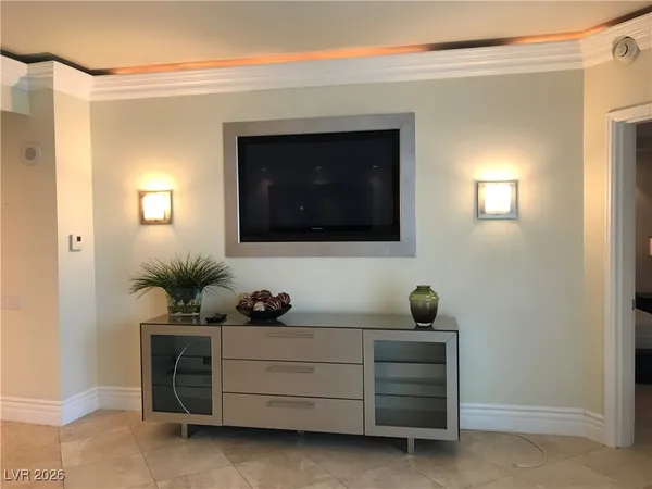 $2,100 | 322 Karen Avenue, Unit 1705, Las Vegas, NV 89109