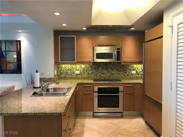 $2,100 | 322 Karen Avenue, Unit 1705, Las Vegas, NV 89109