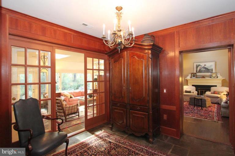 9121 Burning Tree Road Bethesda, MD 20817 - Photo 3 of 20 Hallway