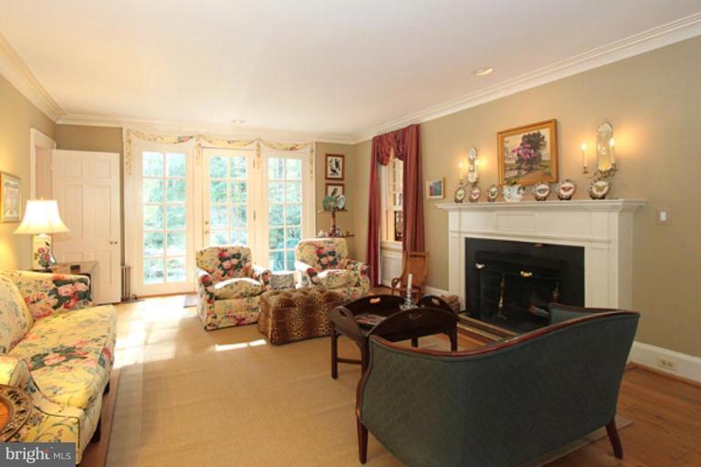 9121 Burning Tree Road Bethesda, MD 20817 - Photo 5 of 20 Living Room