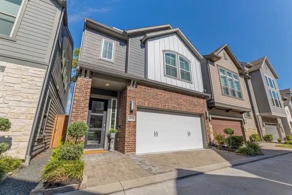 $3,950 | 10930 Brambling Drive, Houston, TX 77043