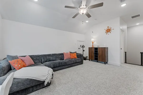 $3,950 | 10930 Brambling Drive, Houston, TX 77043