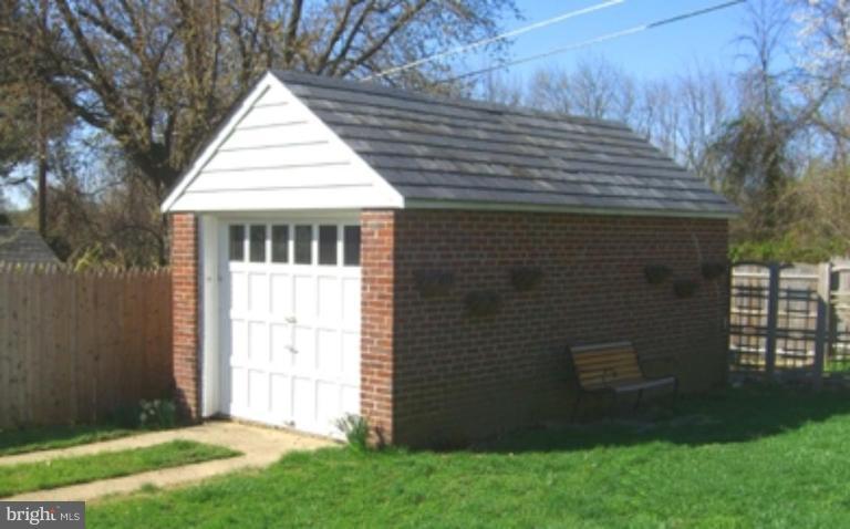 734 Warwick Road Baltimore, MD 21229 - Photo 7 of 15 Garage 1