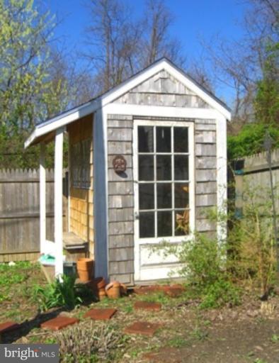 734 Warwick Road Baltimore, MD 21229 - Photo 8 of 15 Shed