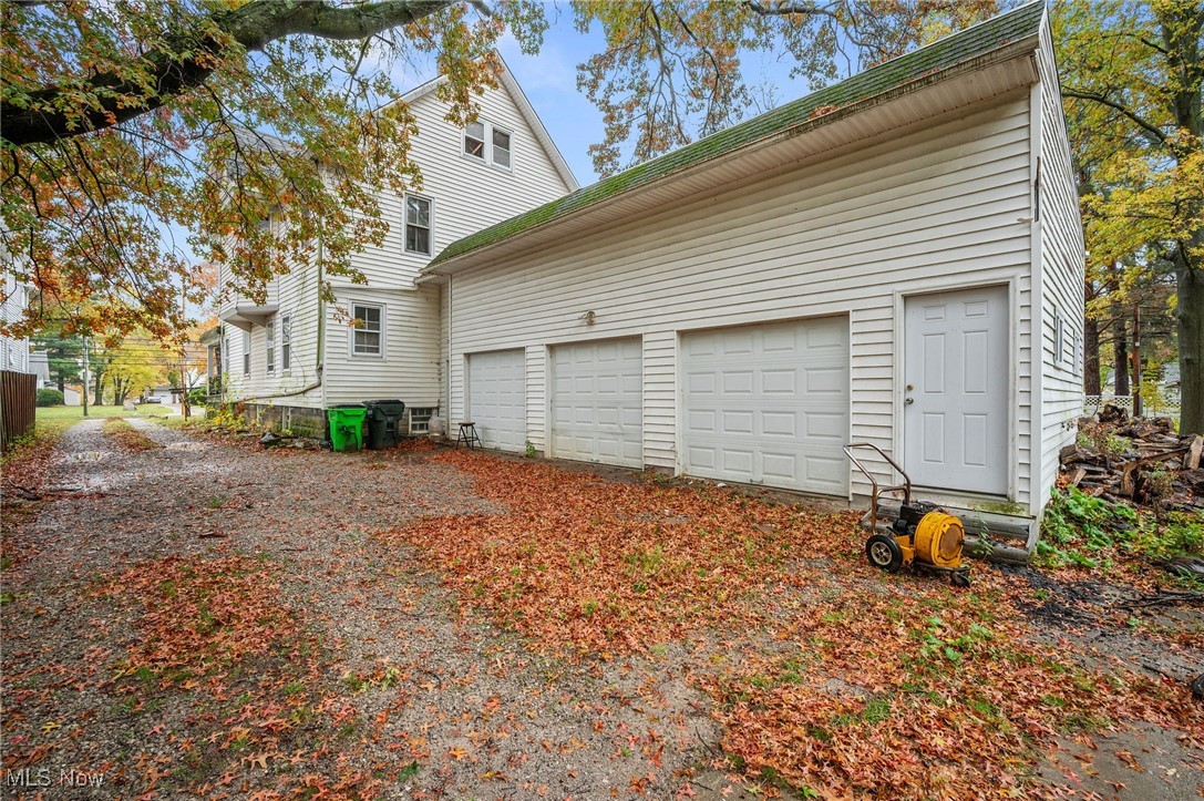 1796 South Green Road Cleveland, OH 44121 - Photo 3 of 35