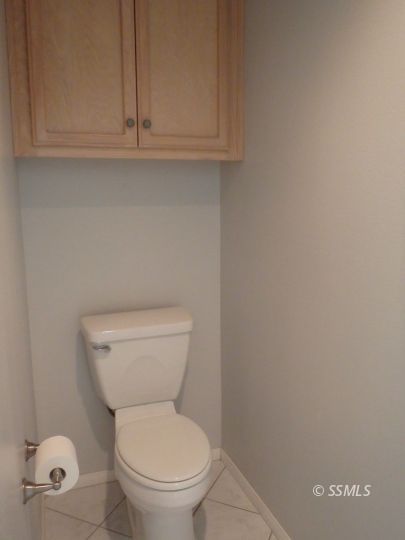 421 Marlene Court Ridgecrest, CA 93555 - Photo 28 of 50 a bathroom with a toilet