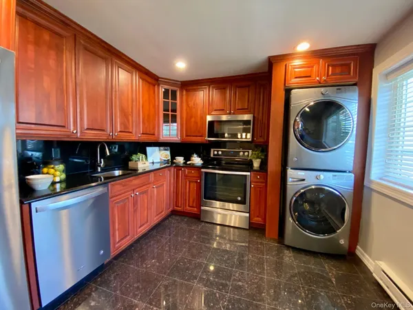 $2,565 | 1314 Smithtown Avenue, Unit 15, Bohemia, NY 11716