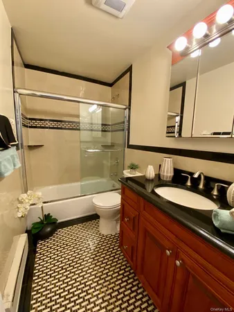 $2,565 | 1314 Smithtown Avenue, Unit 15, Bohemia, NY 11716