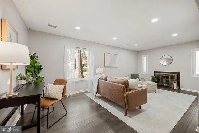 $350,000 | 2549 Fox Ridge Court, Unit 68, Woodbridge, VA 22192