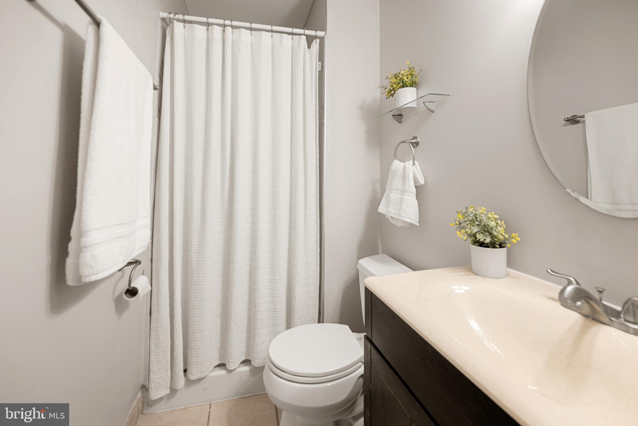 2549 Fox Ridge Court, Unit 68 Woodbridge, VA 22192 - Photo 19 of 33 Primary En Suite Bathroom