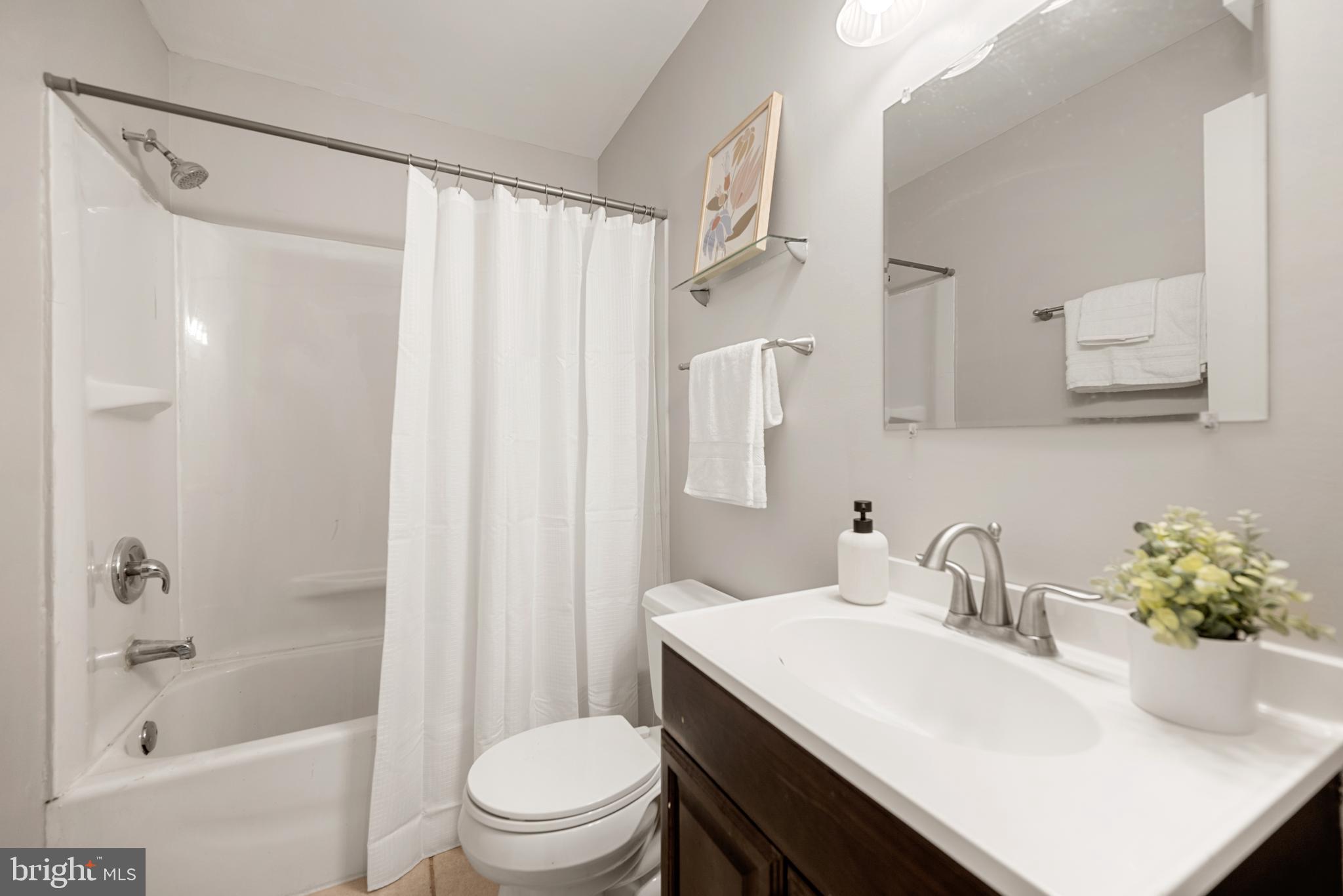 2549 Fox Ridge Court, Unit 68 Woodbridge, VA 22192 - Photo 21 of 33 Full Bathroom 2