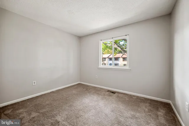 $350,000 | 2549 Fox Ridge Court, Unit 68, Woodbridge, VA 22192