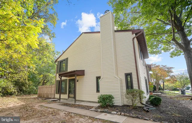 $350,000 | 2549 Fox Ridge Court, Unit 68, Woodbridge, VA 22192