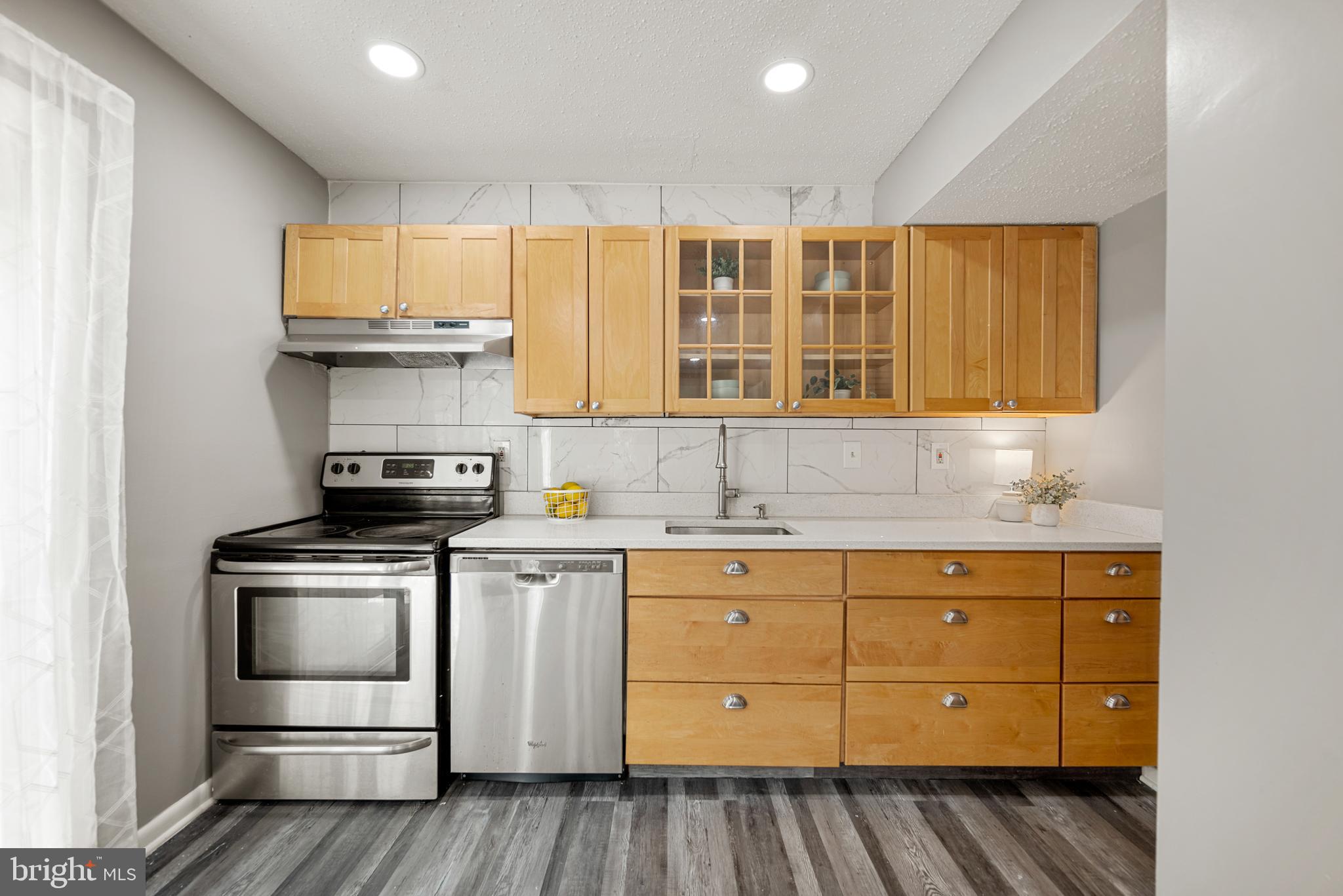 2549 Fox Ridge Court, Unit 68 Woodbridge, VA 22192 - Photo 8 of 33 Updated Eat-In Kitchen