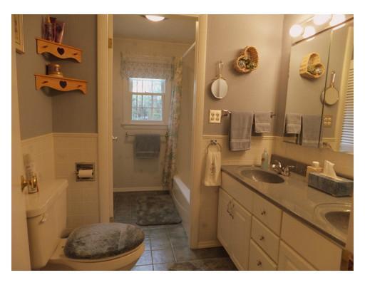 149 Readfield Road Manchester, ME 04351 - Photo 10 of 25 Bathroom.