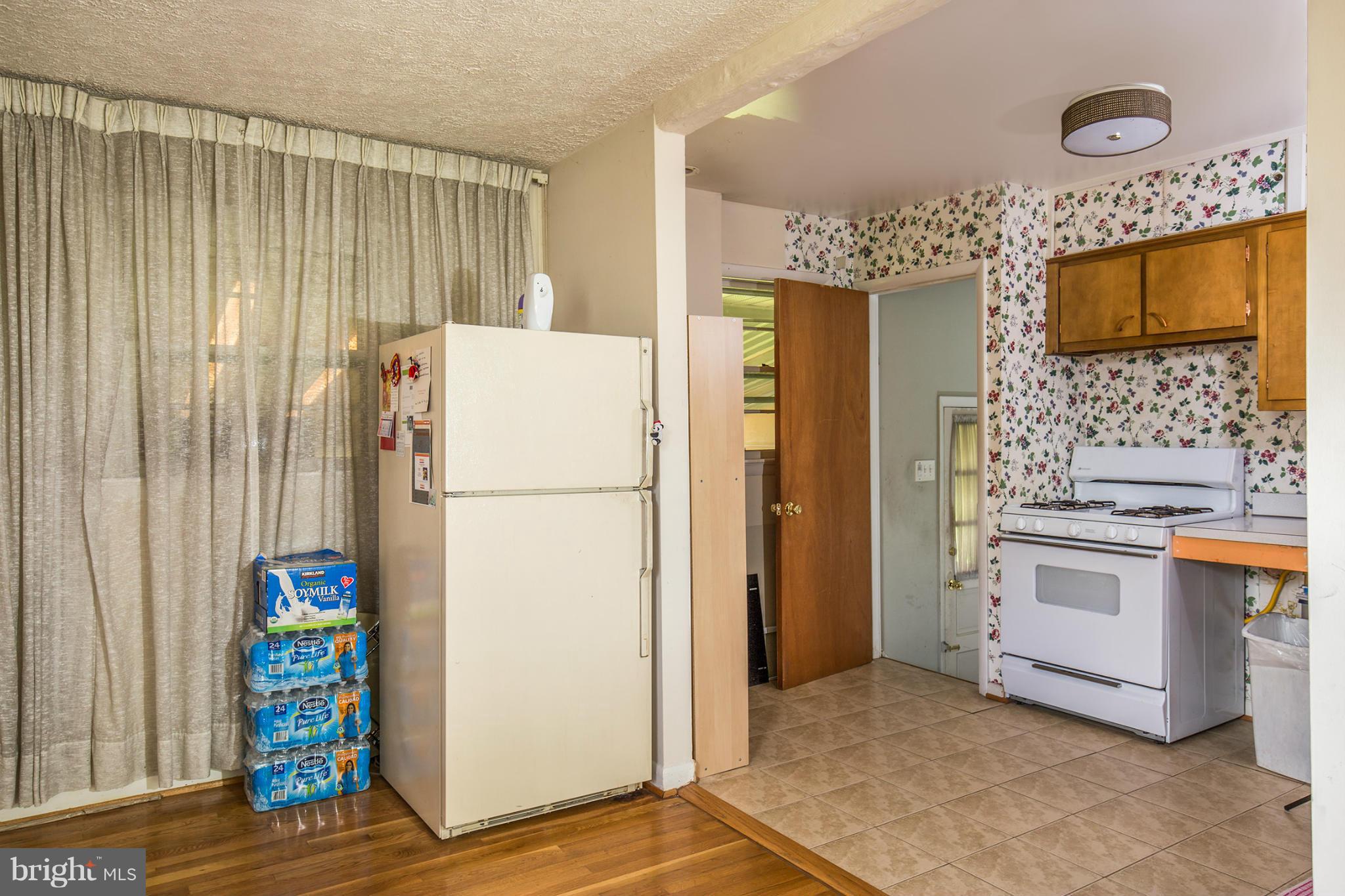 6927 Ruskin Street Springfield, VA 22150 - Photo 6 of 30 Kitchen