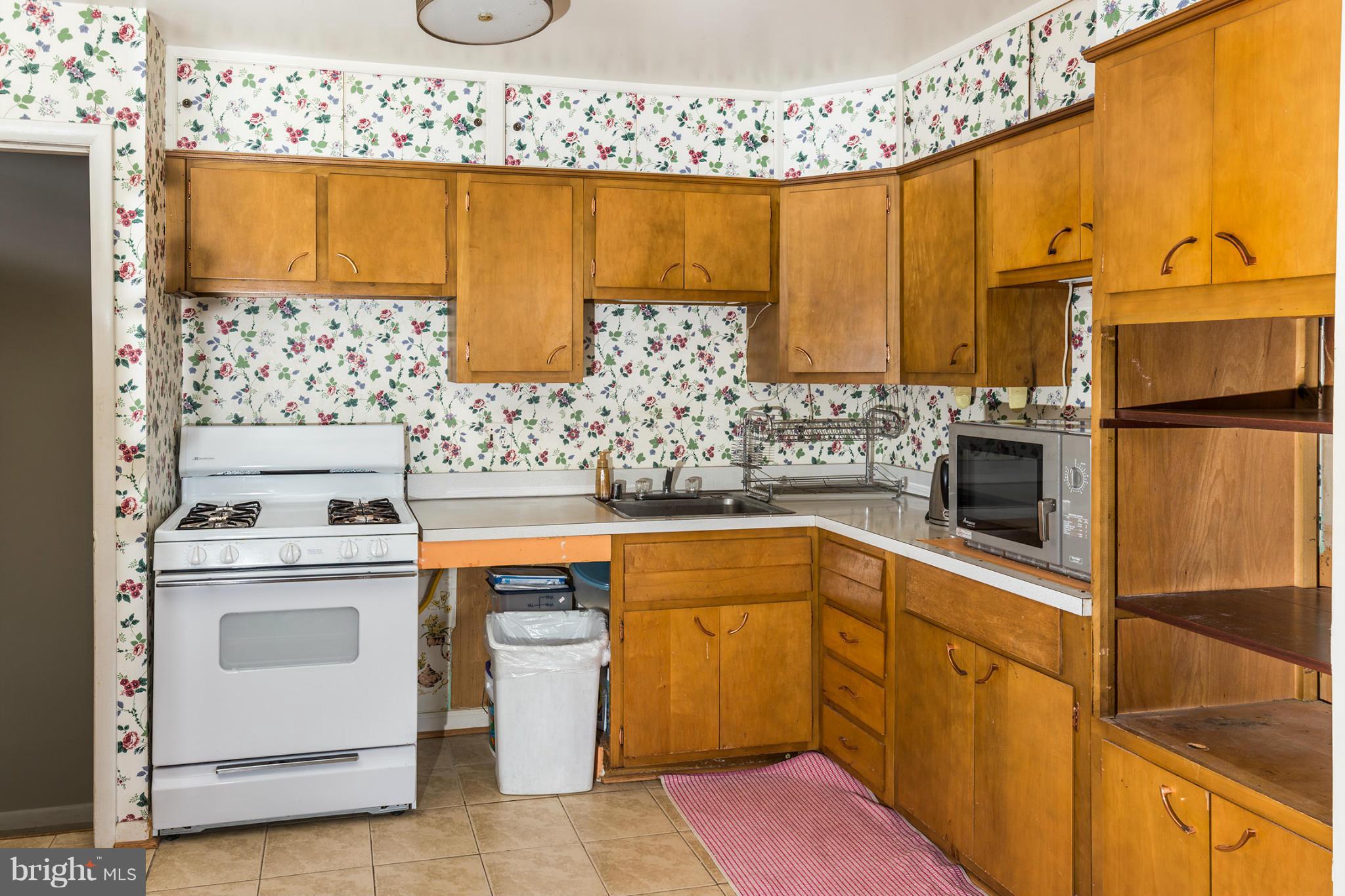 6927 Ruskin Street Springfield, VA 22150 - Photo 8 of 30 Kitchen