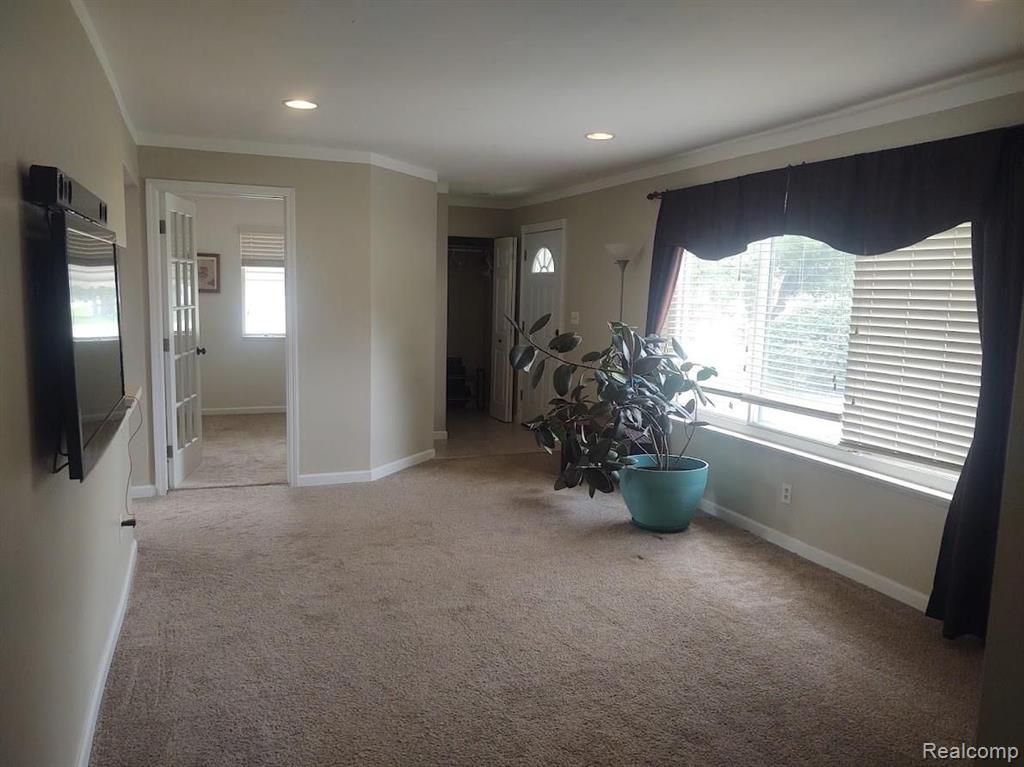 47574 Greenview Road Utica, MI 48317 - Photo 4 of 21