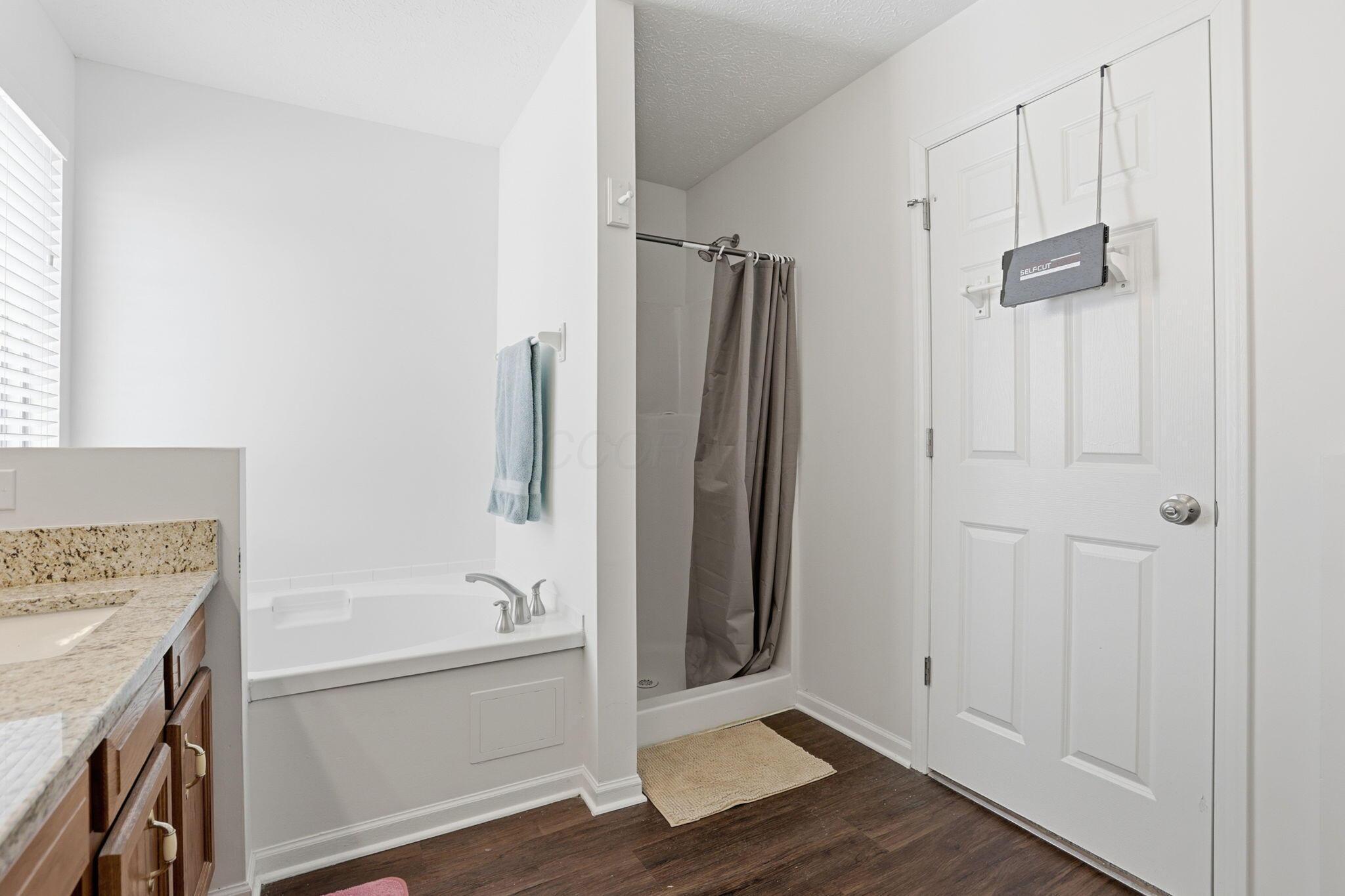 6904 Coonpath Road Northeast Lancaster, OH 43130 - Photo 53 of 68 Primary Bath