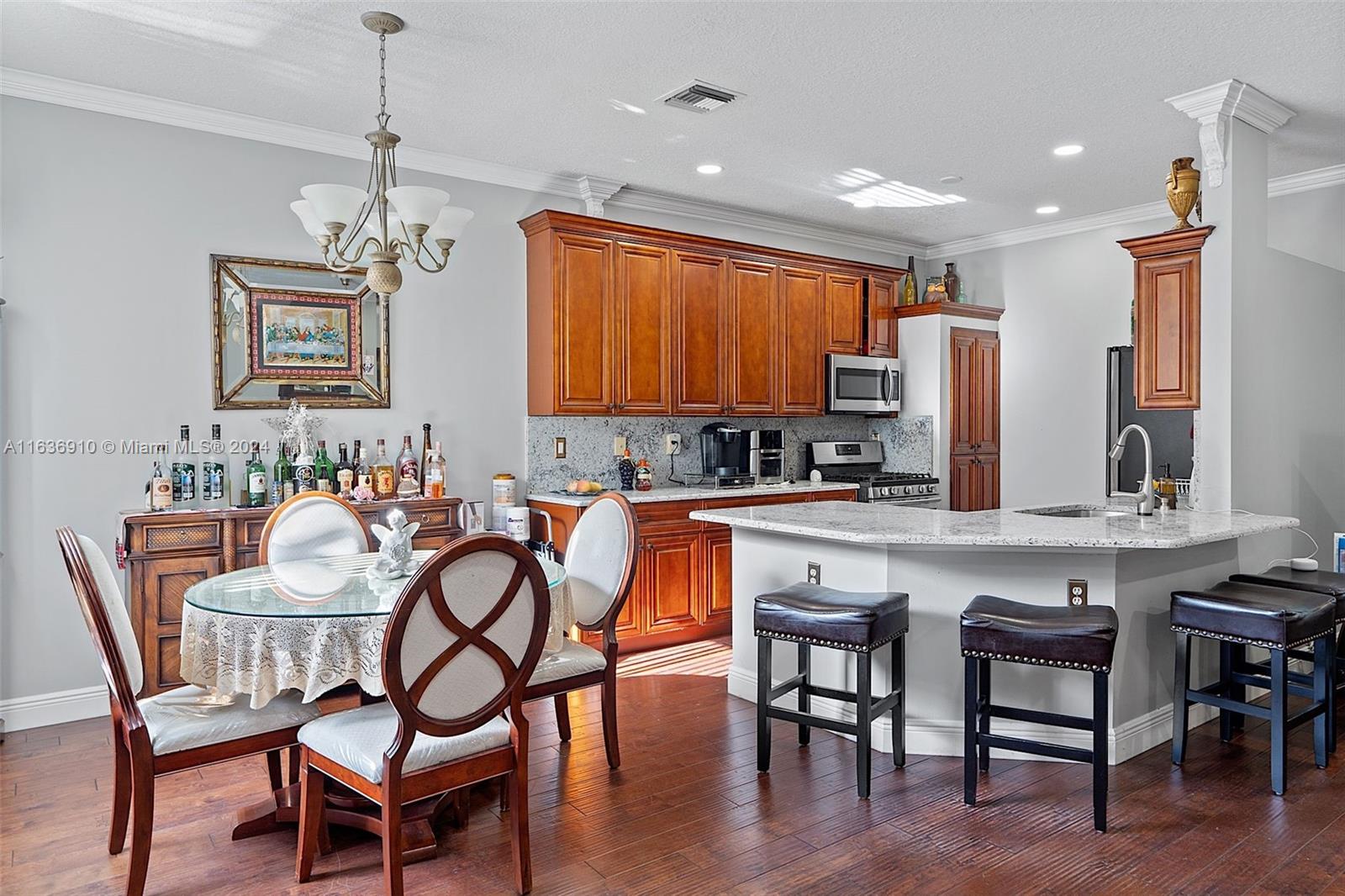 1274 Olympic Circle Greenacres, FL 33413 - Photo 9 of 34