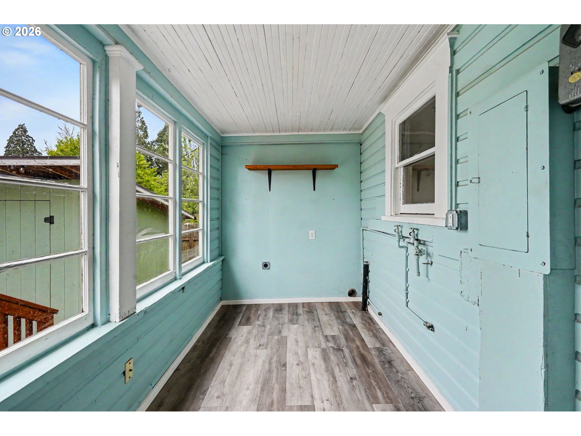 301 Orchard Street Silverton, OR 97381 - Photo 20 of 42 a view of an entryway of the house