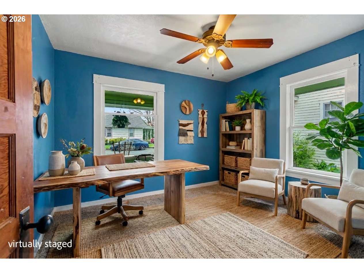 301 Orchard Street Silverton, OR 97381 - Photo 41 of 42 a workspace with furniture