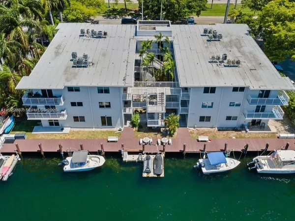 $2,300 | 2430 Northeast 135th Street, Unit 201, North Miami, FL 33181