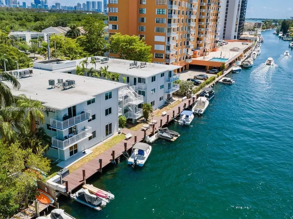 $2,300 | 2430 Northeast 135th Street, Unit 201, North Miami, FL 33181