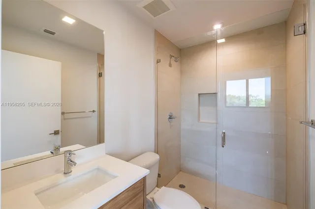 $5,100 | 1376 Southwest 4th Street, Unit 401, Miami, FL 33135