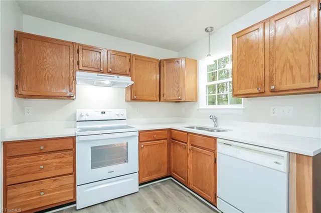 $1,648 | 135 West Lakefield Drive, Greensboro, NC 27406