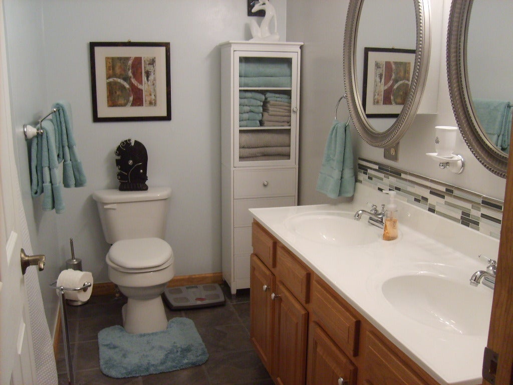 586 Pinhook Road Peterstown, WV 24963 - Photo 8 of 23 Master bath