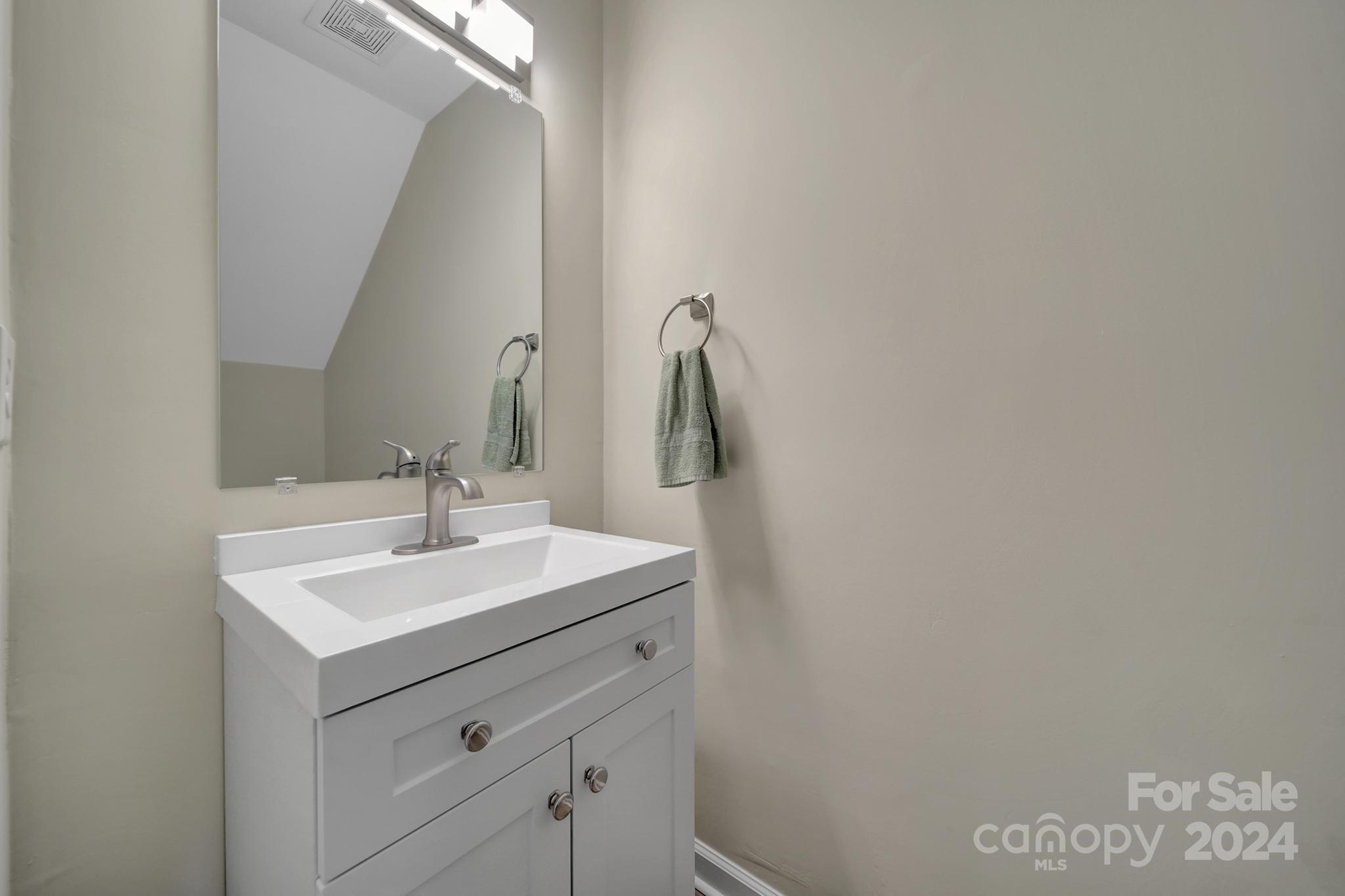 10943 Carmel Crossing Road Charlotte, NC 28226 - Photo 11 of 28 a bathroom with a sink and a mirror