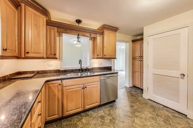 $349,900 | 7339 South Park Avenue, Burr Ridge, IL 60527