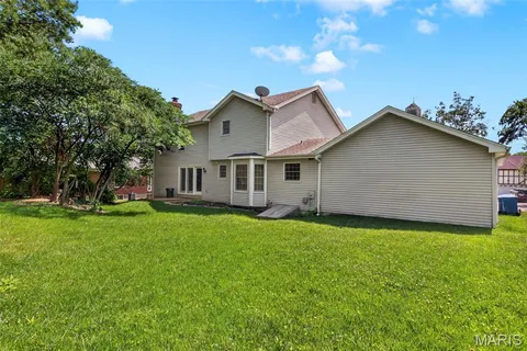 $545,000 | 310 Stablestone Drive, Chesterfield, MO 63017