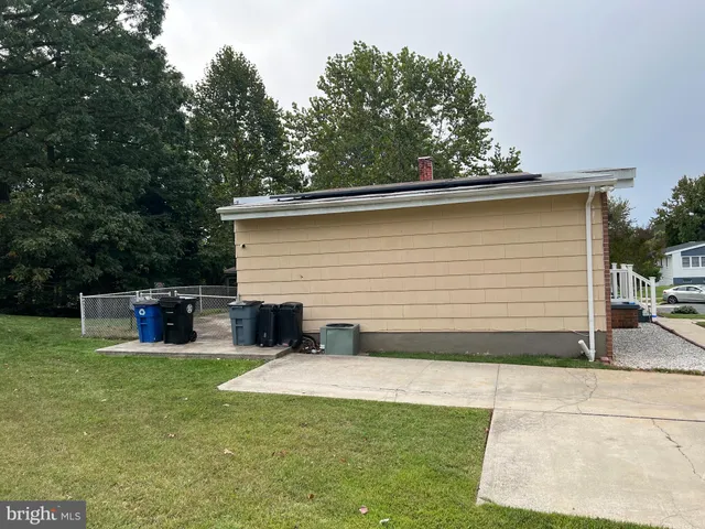 a view of a back yard of the house