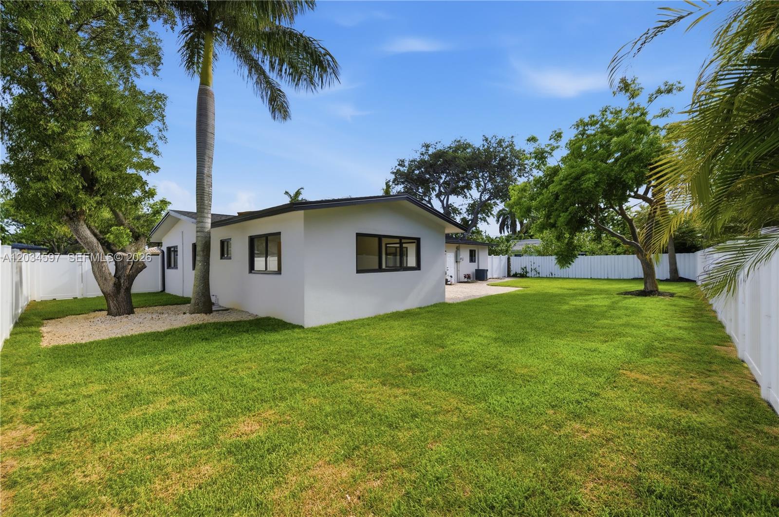 2731 Northeast 52nd Street Lighthouse Point, FL 33064 - Photo 37 of 43