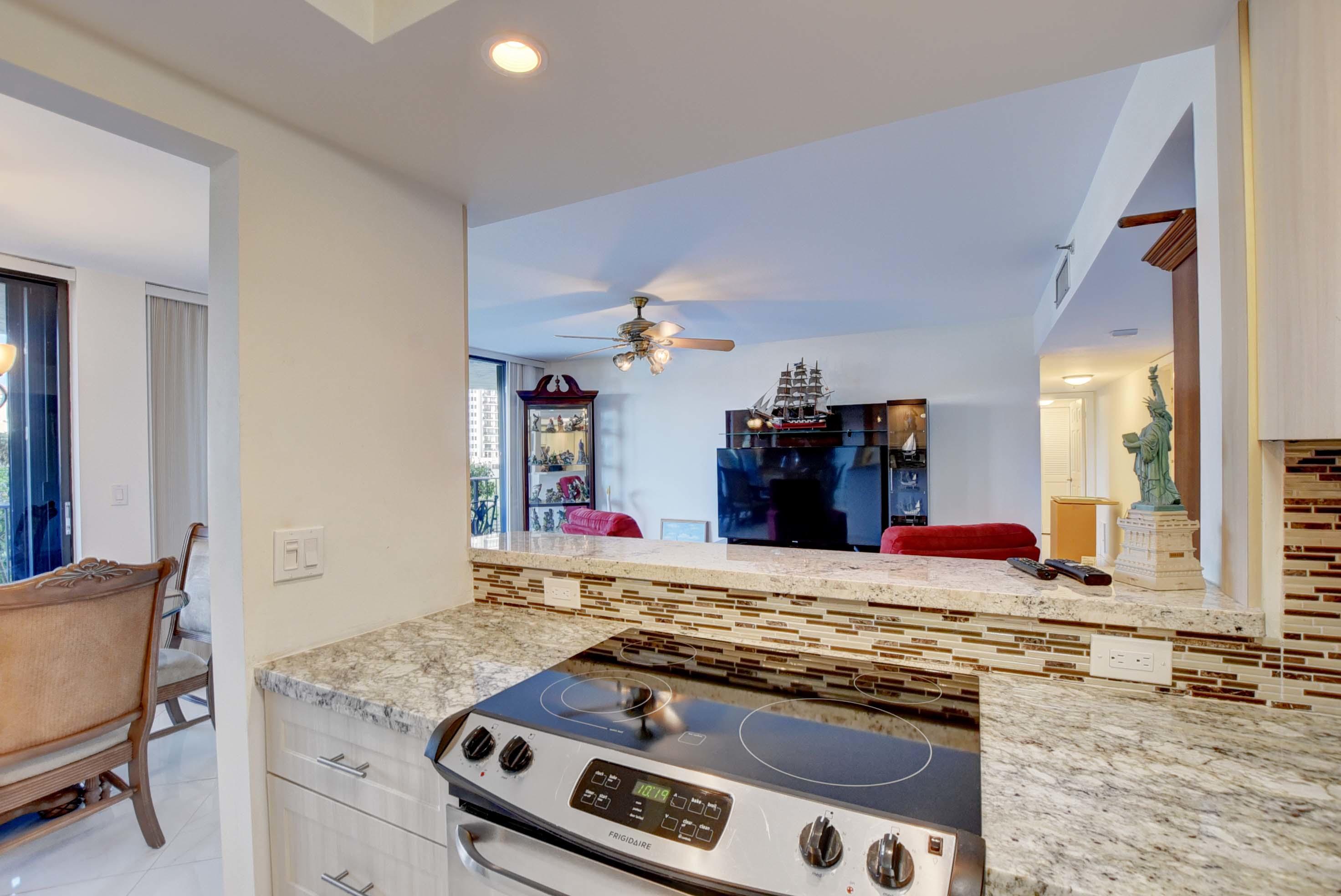 899 Jeffery Street, Unit 112 Boca Raton, FL 33487 - Photo 11 of 66 Kitchen 4