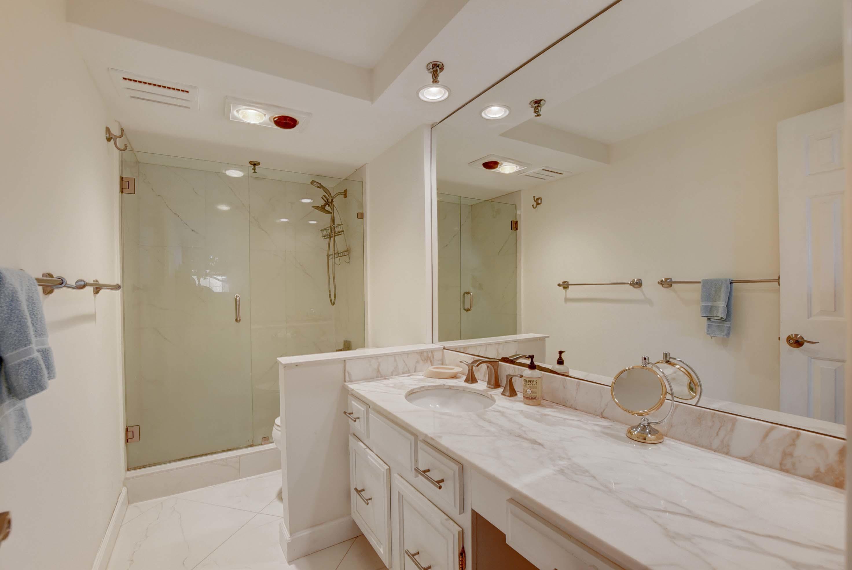 899 Jeffery Street, Unit 112 Boca Raton, FL 33487 - Photo 18 of 66 Master Suite Bathroom